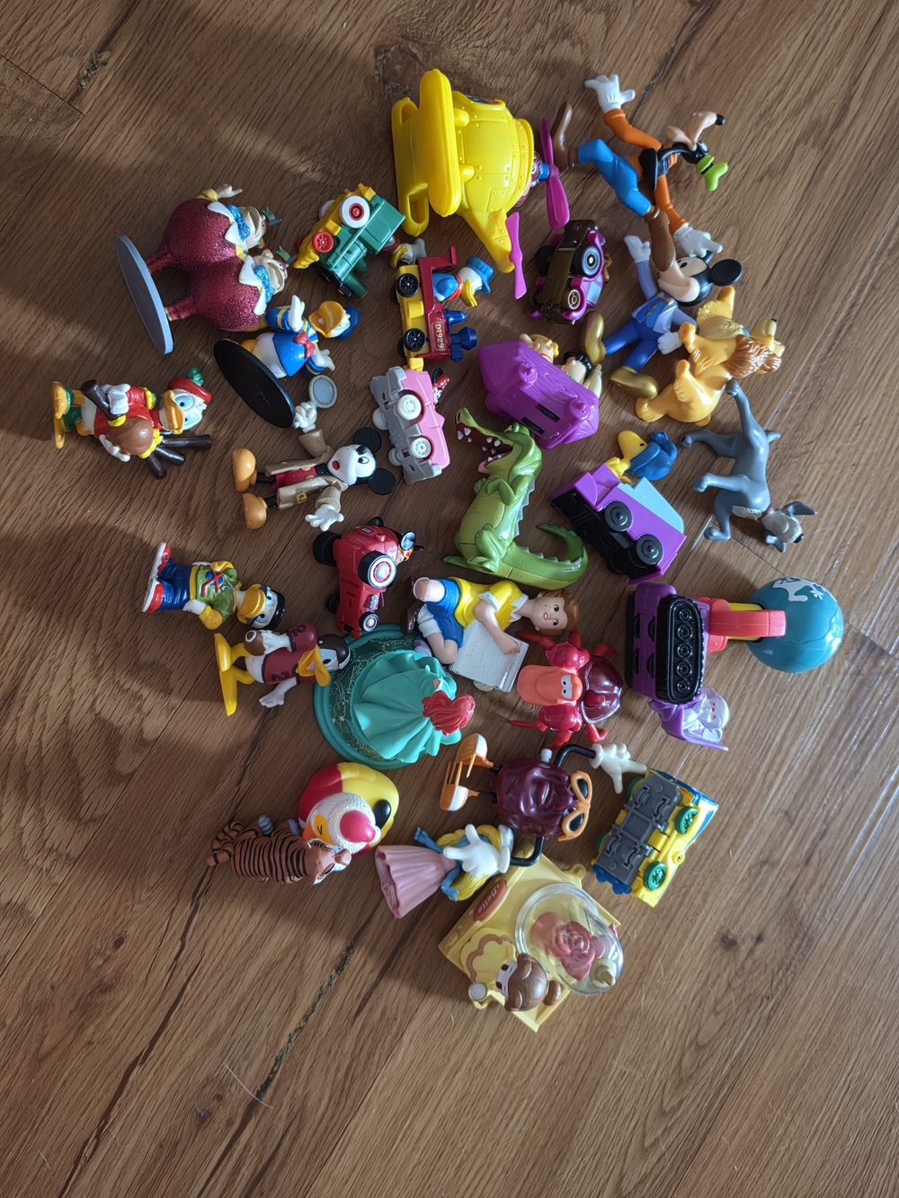 Disney And Others Assorted Toys - Lot